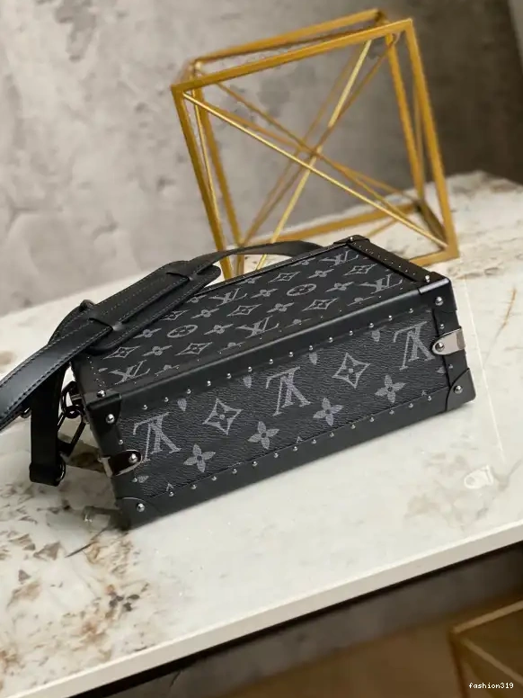 BOX VUITTON LOUIS CHANELUTCH 0428